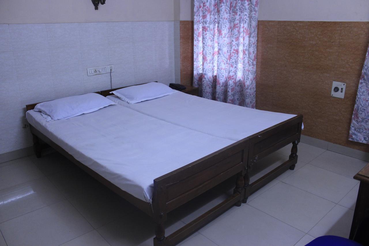 Hotel Sukhvas Thiruvananthapuram Esterno foto